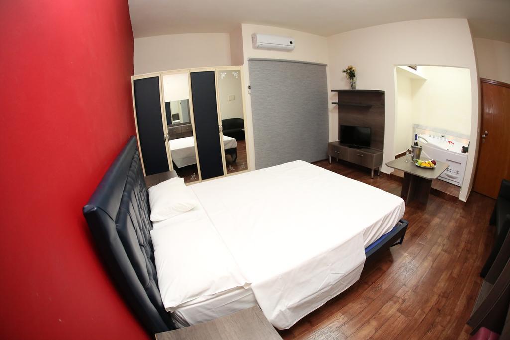 Vista Del Mar Hotel Jounieh Room photo