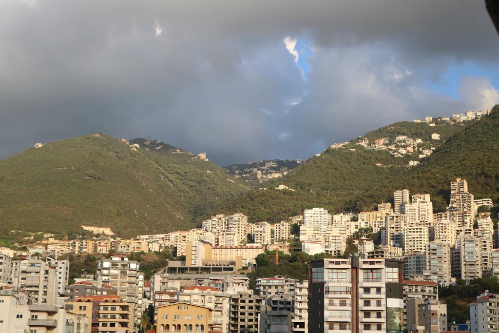 Vista Del Mar Hotel Jounieh Exterior photo