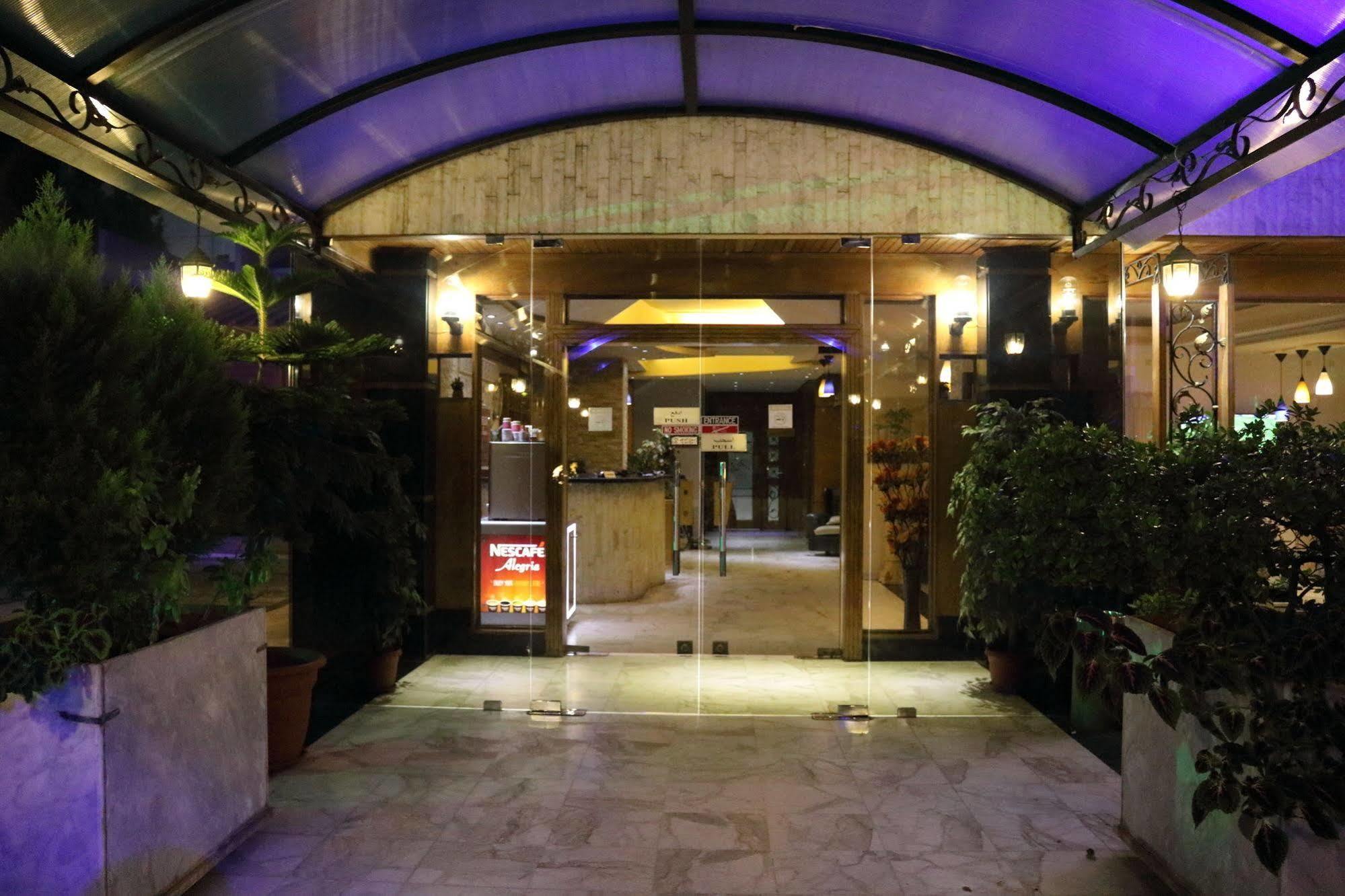 Vista Del Mar Hotel Jounieh Exterior photo